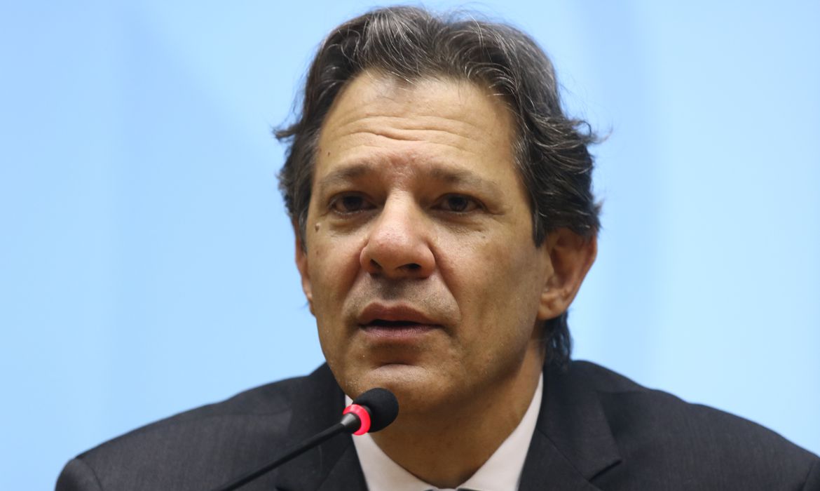 Fim do parcelamento sem juros prejudicará consumidores, diz Haddad