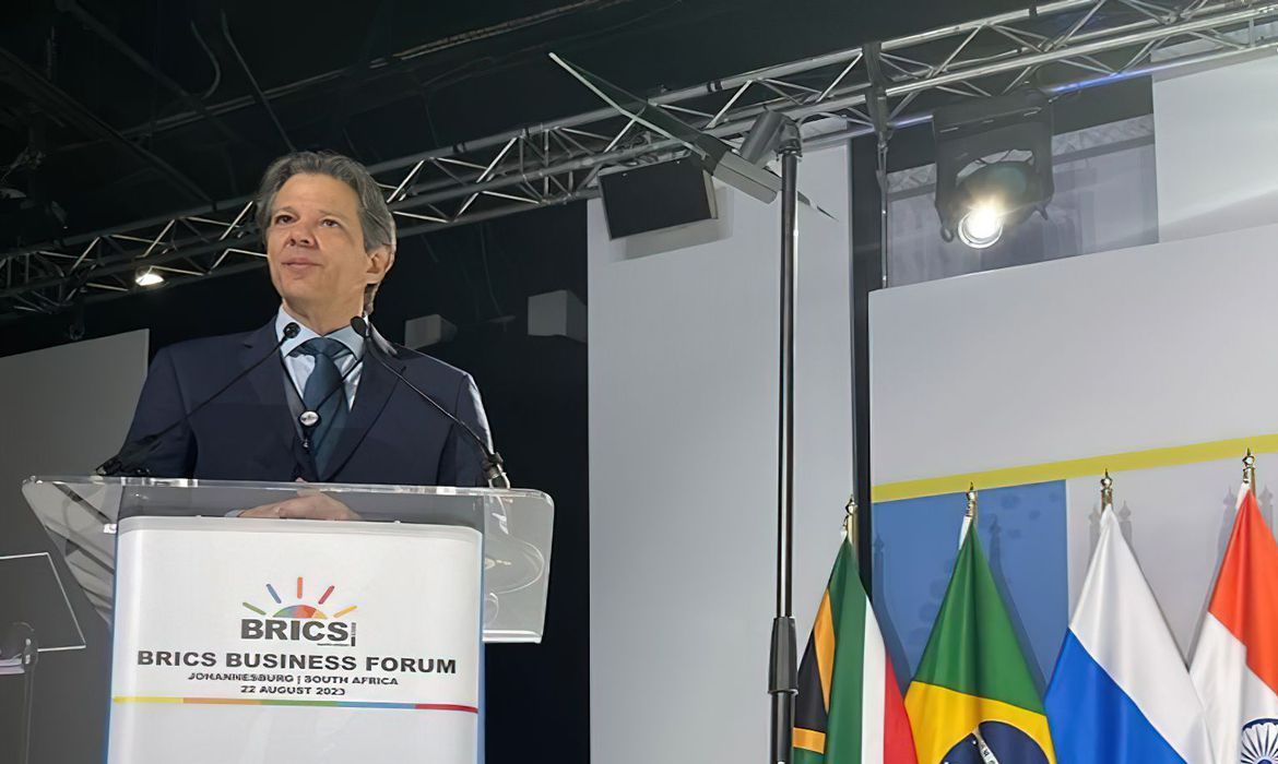 Haddad pede diversificação da indústria no mundo