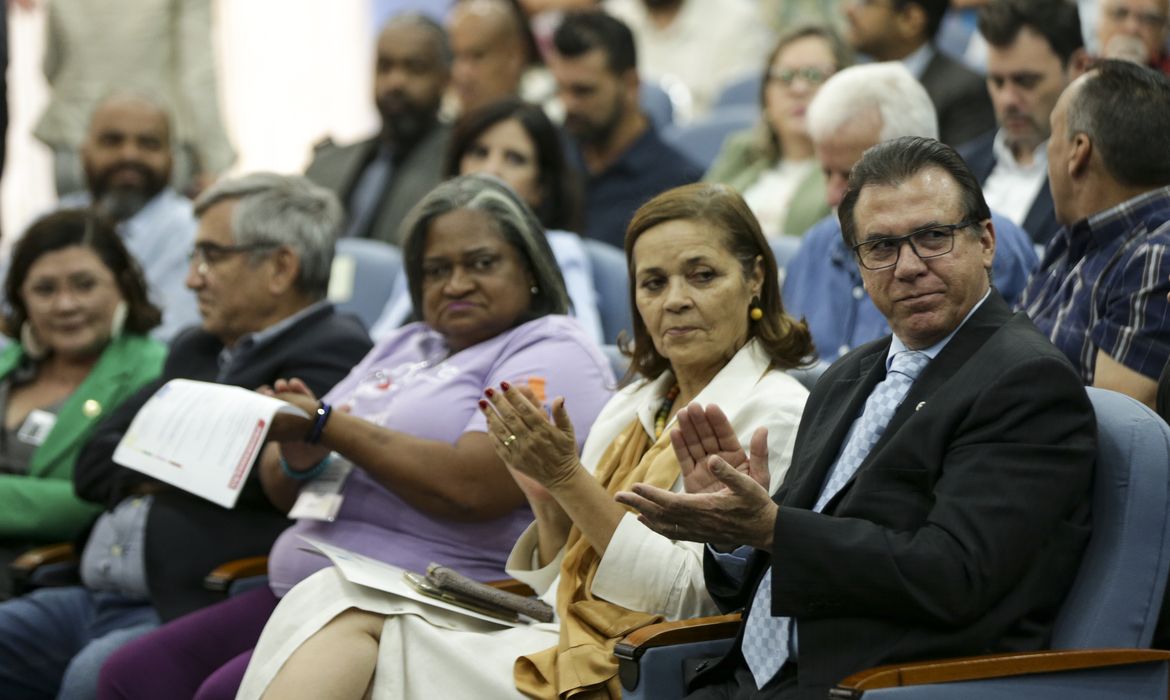 Governo reinstala Conselho Nacional de Economia Solidária 