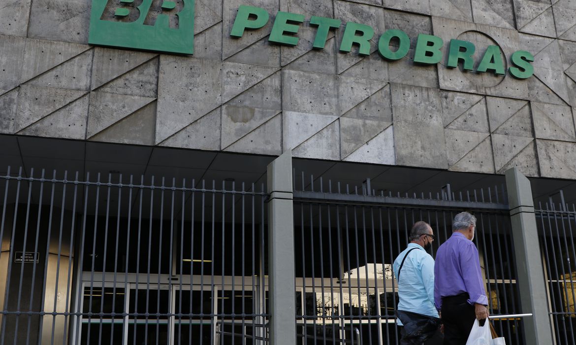 Petrobras tem produção operada de óleo e gás recorde no 3º trimestre