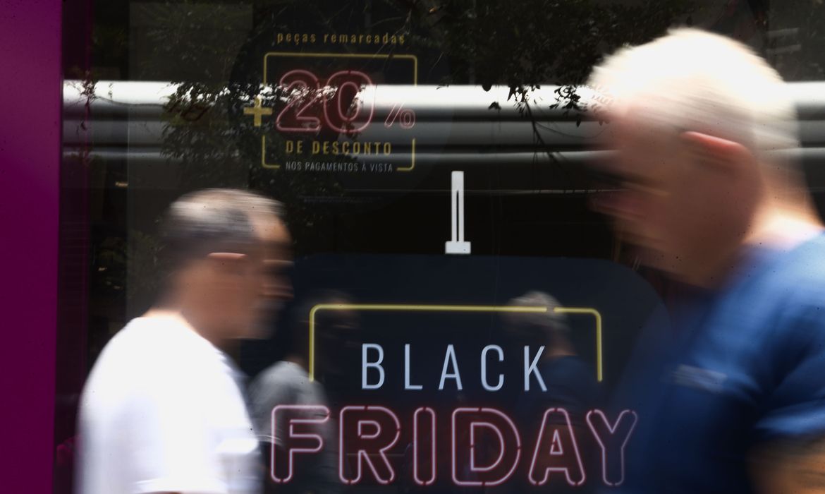 Entidades alertam para cuidados em compras durante a Black Friday