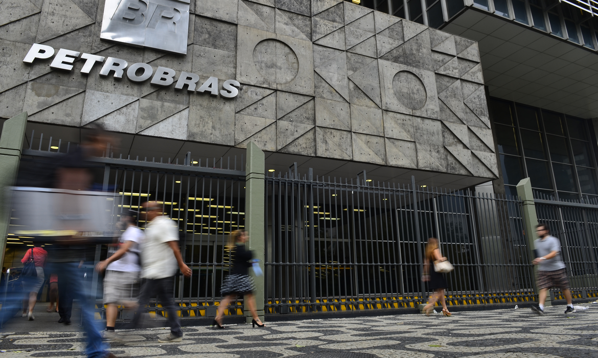 Petrobras refina 100% de óleo de soja pela primeira vez 