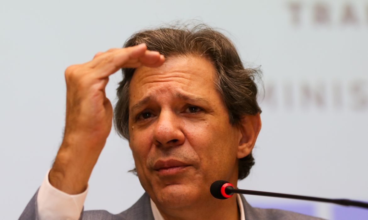 Haddad testa negativo para covid-19 e retoma atividades