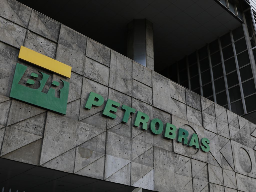 Ibovespa sobe 0,24% e vai a 129 mil pontos com Petrobras (PETR4) e bancos em alta