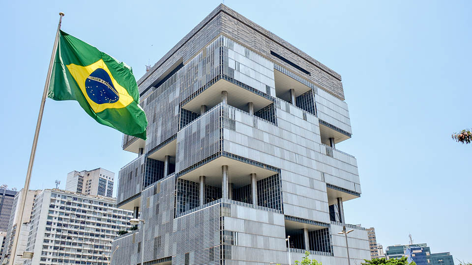 Mercados financeiros hoje: Petrobras, Vale e balanço da Eletrobras ficam no radar