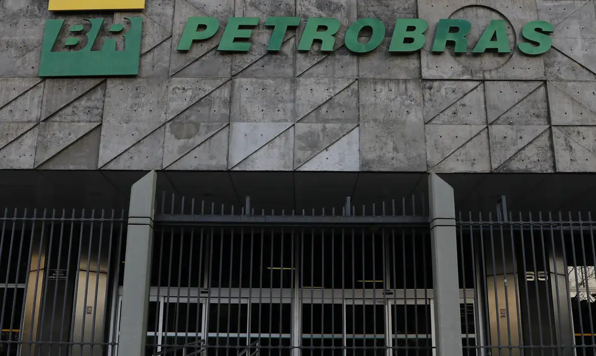 Conselho da Petrobras propõe pagar 50% dos dividendos extraordinários