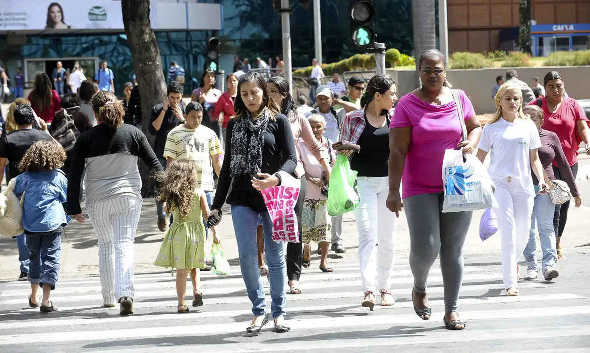 Desemprego no primeiro trimestre sobe para 7,9%, revela IBGE