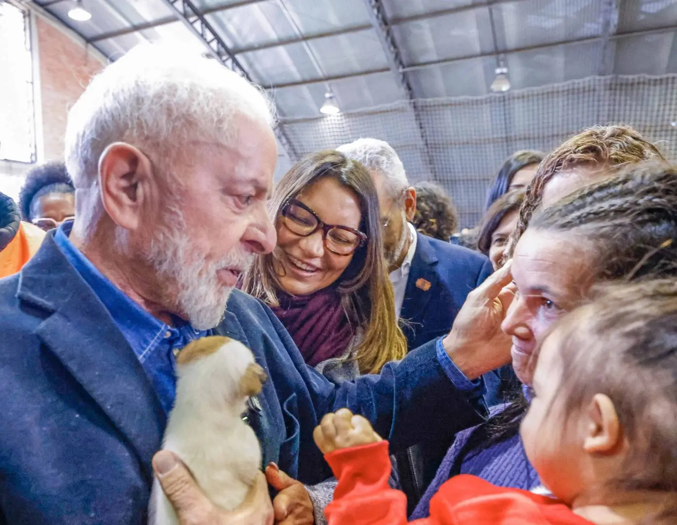 Governo federal anuncia Pix de R$ 5,1 mil para famílias do RS