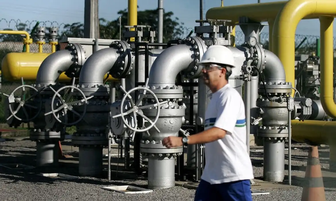 Refinaria de Cubatão paralisa atividades para aumentar eficiência