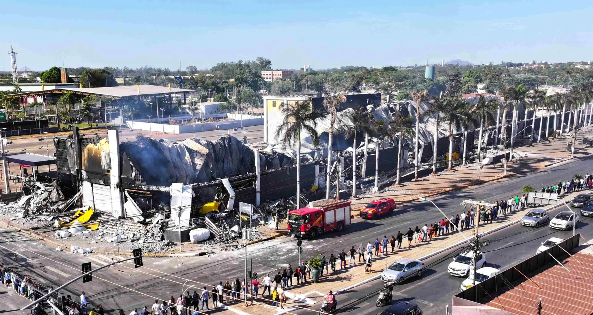 Comerciantes e MEIs terão prioridade no acesso a crédito após incêndio em shopping de MT