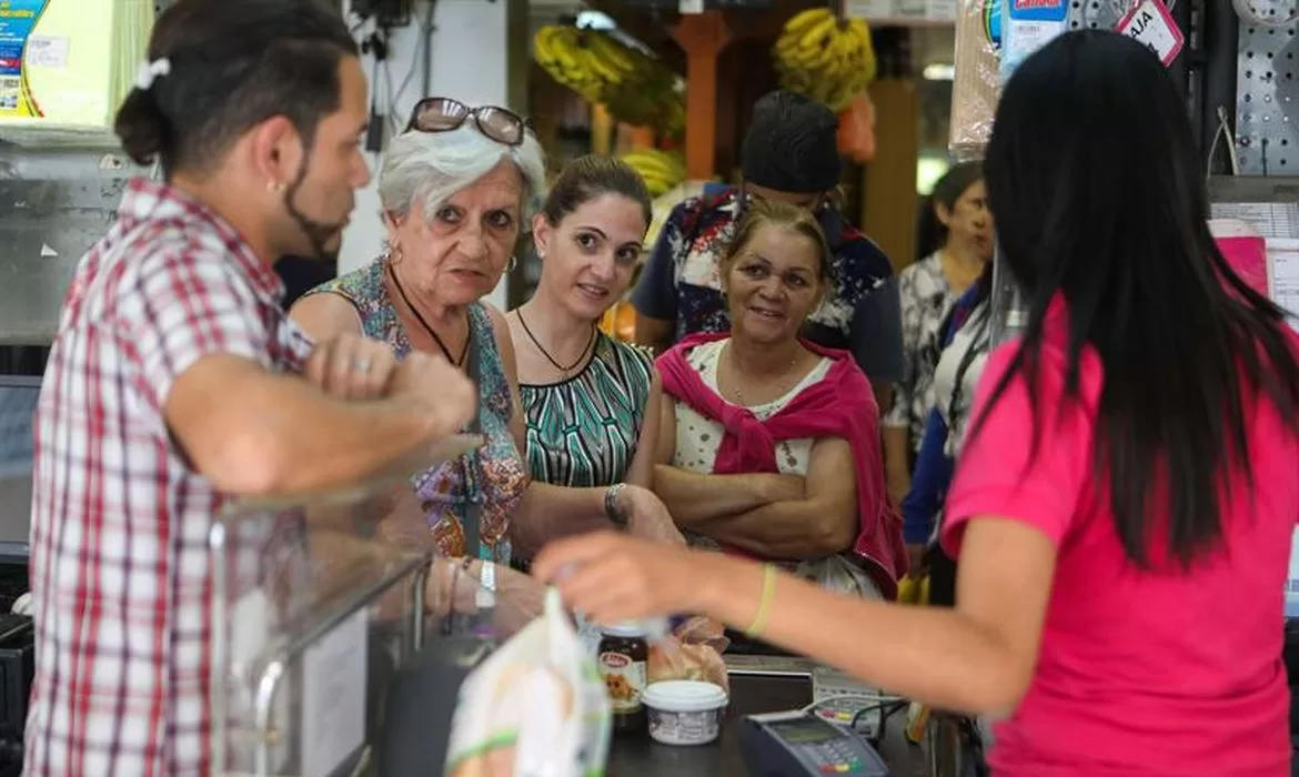 CNC: mulheres se preocupam mais com consumo sustentável do que homens